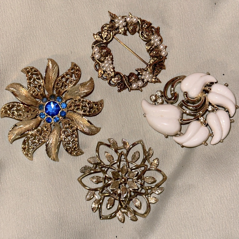 NWOT 4 brooch lot